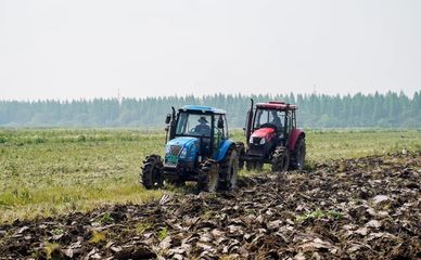 崇明 繃緊糧食安全“責(zé)任弦”，多措并舉守好“米袋子”——施肥機(jī)械助力現(xiàn)代農(nóng)業(yè)升級(jí)